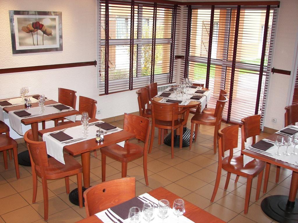 Comfort Hotel Orleans Saran Restaurace fotografie